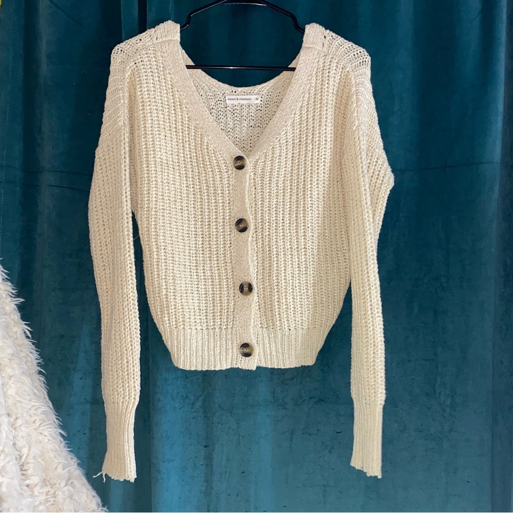 🌻Beige button down sweater 🌻